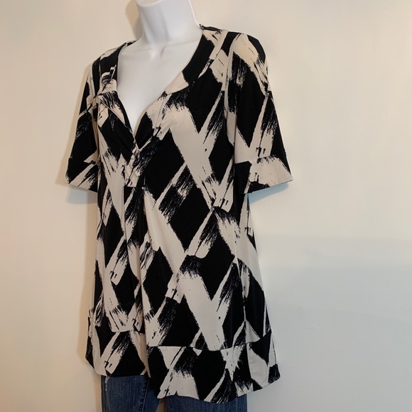 Black and white print top by NY&Co. size small - Picture 3 of 6